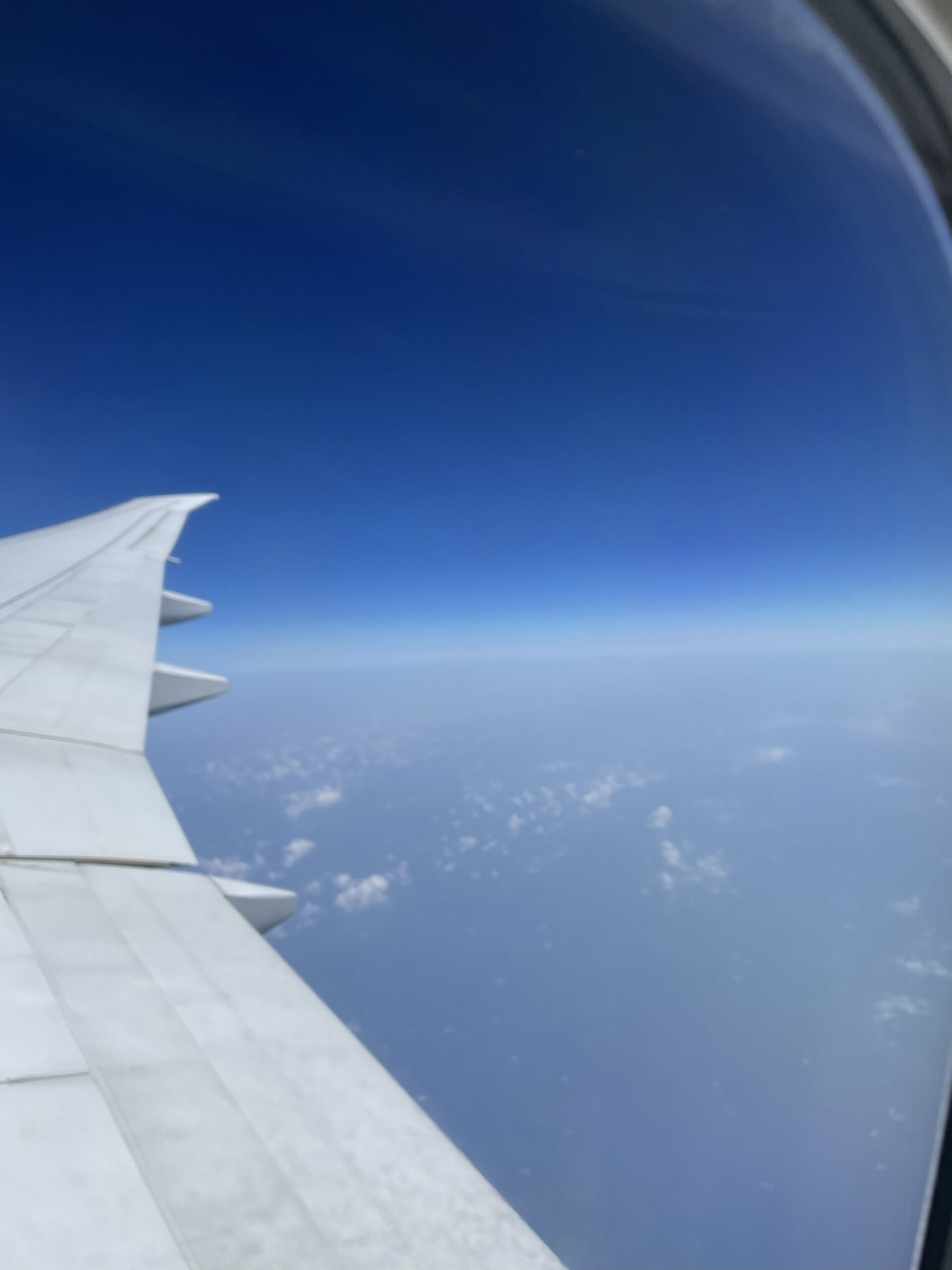 スウェーデン行きの飛行機の窓からとった上空の写真