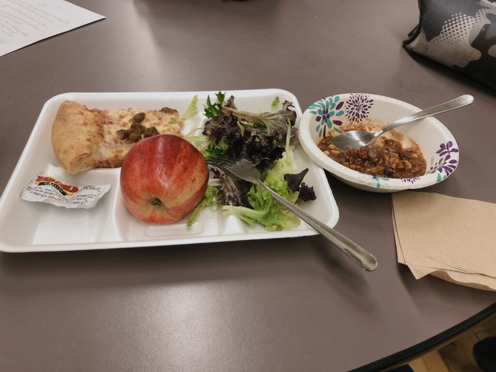 アメリカの小学校の給食。栄養バランスの偏りをみて驚いた。