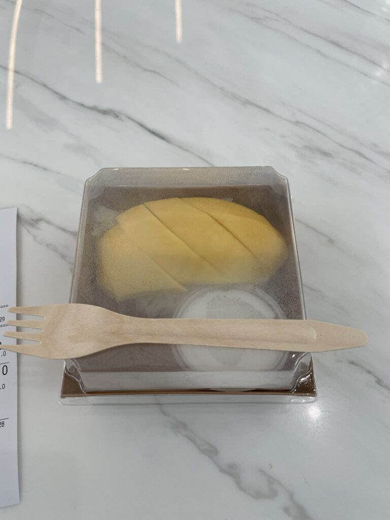 タイ料理のカオニャオ・マムアン。