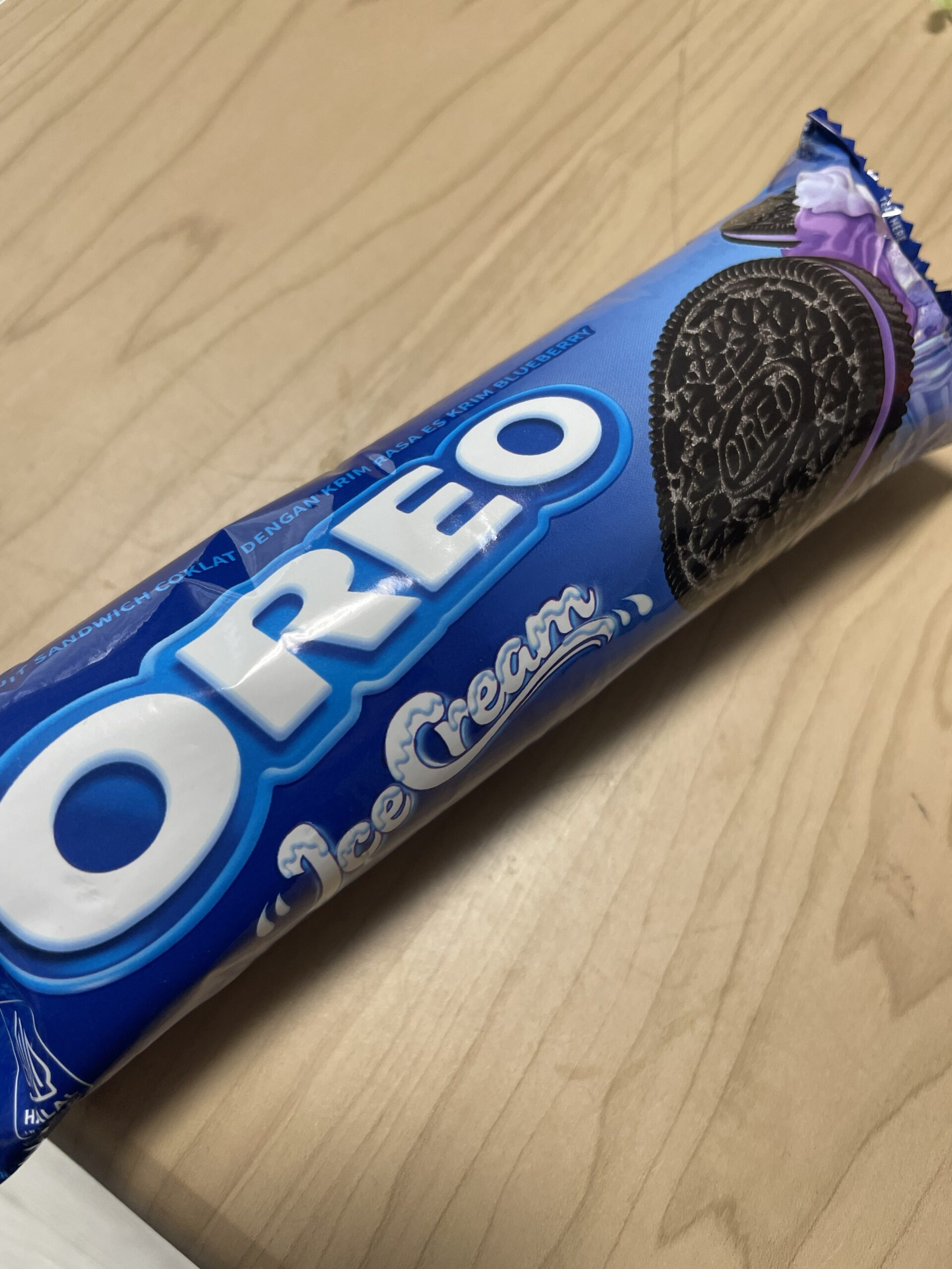 インドネシアで買ったオレオ。アイスクリームフレーバーという、日本にはない珍しいもの。