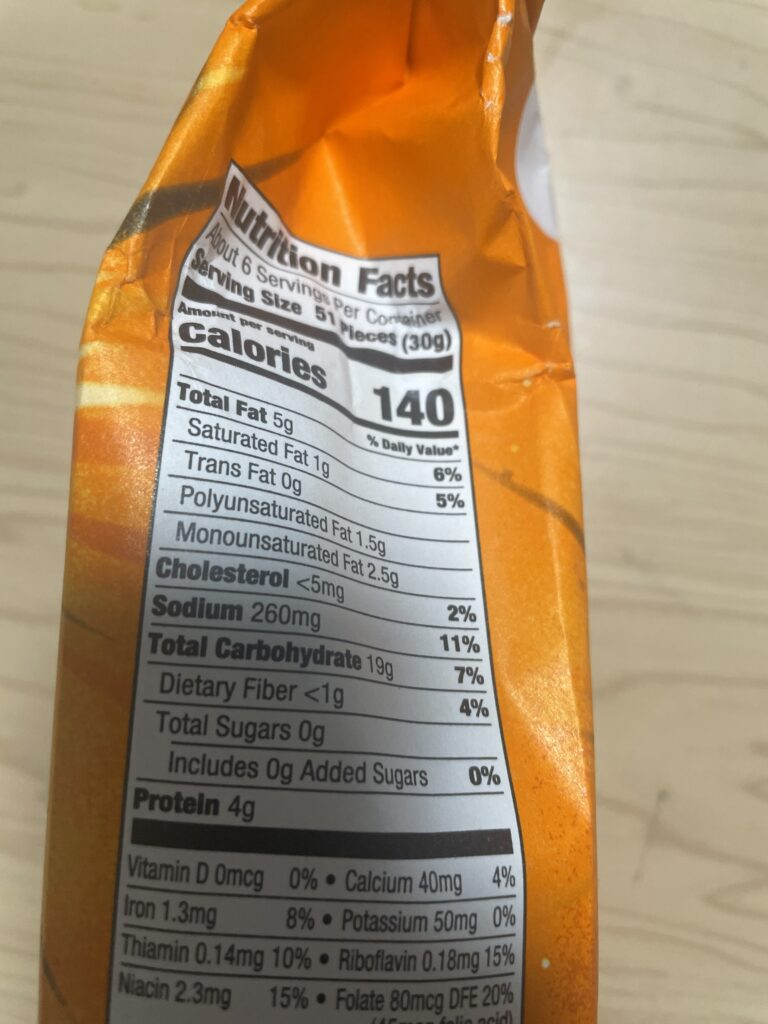 アメリカ人の友人にもらった、Gold Fishというお菓子。Flavor Blastedという味のパッケージの側面。