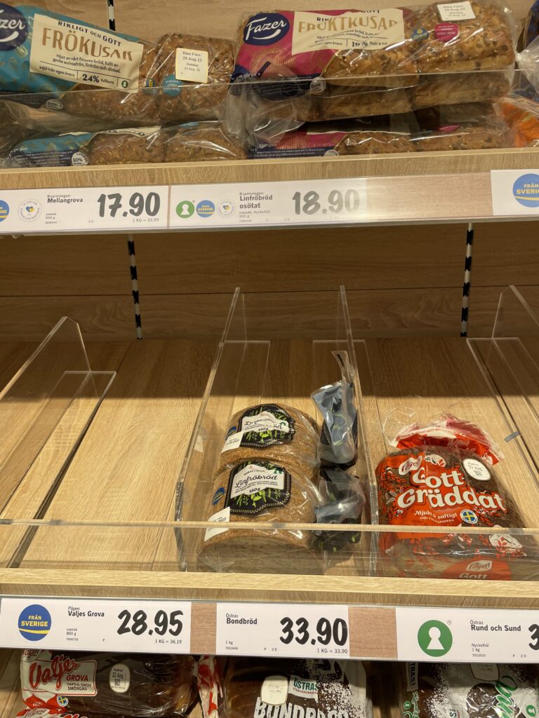 スウェーデンのスーパーのパン売り場