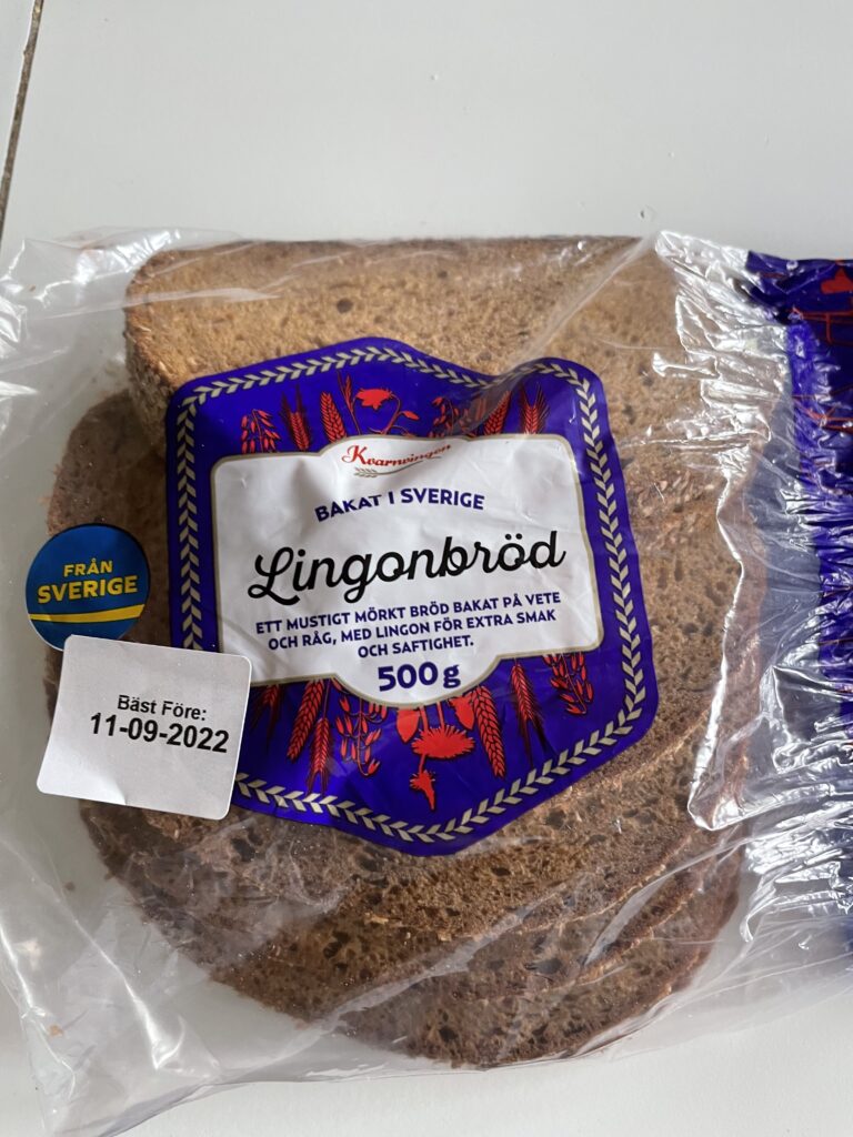 スウェーデンで私がいつも食べていたリンゴンベリーのパン